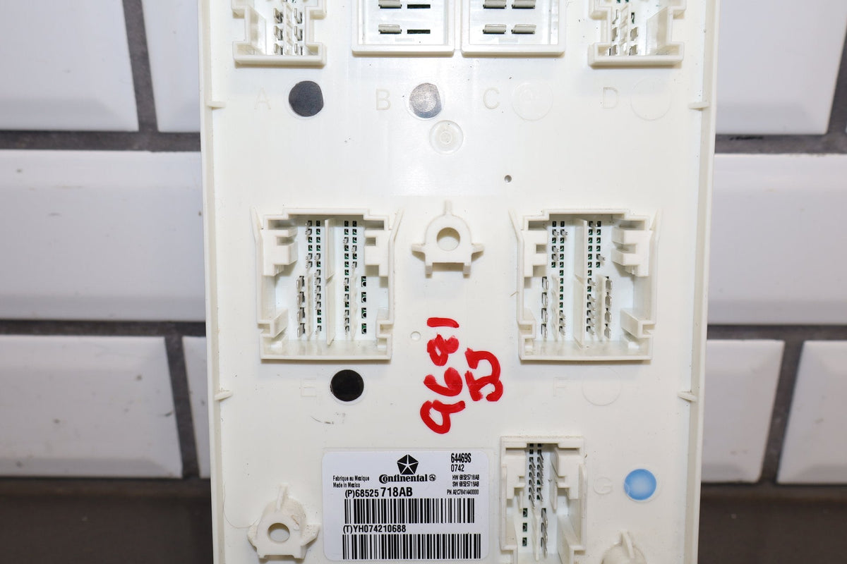 2022-2023 Dodge Challenger Body Control Module 68525718ab OEM