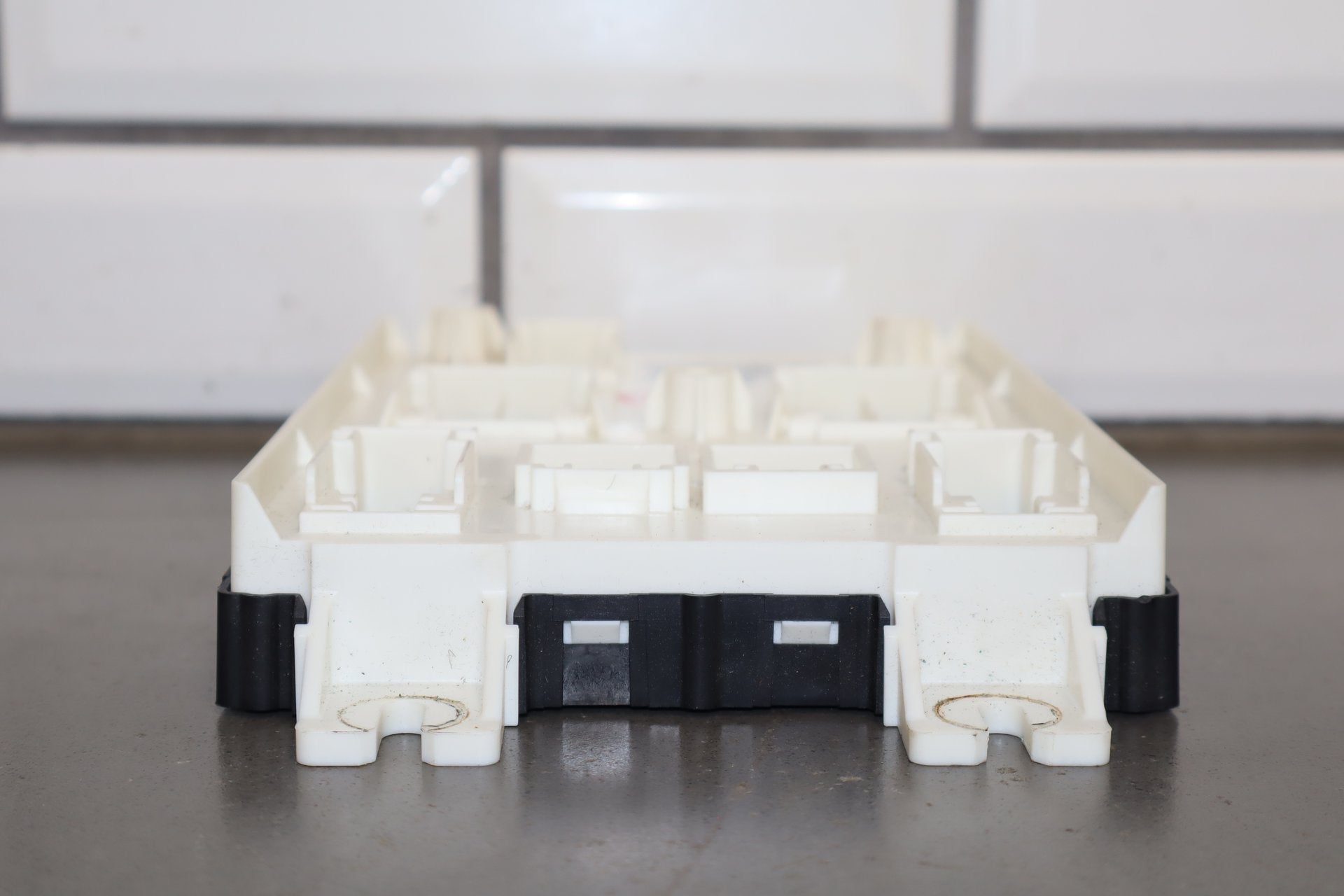 2022-2023 Dodge Challenger Body Control Module 68525718ab OEM