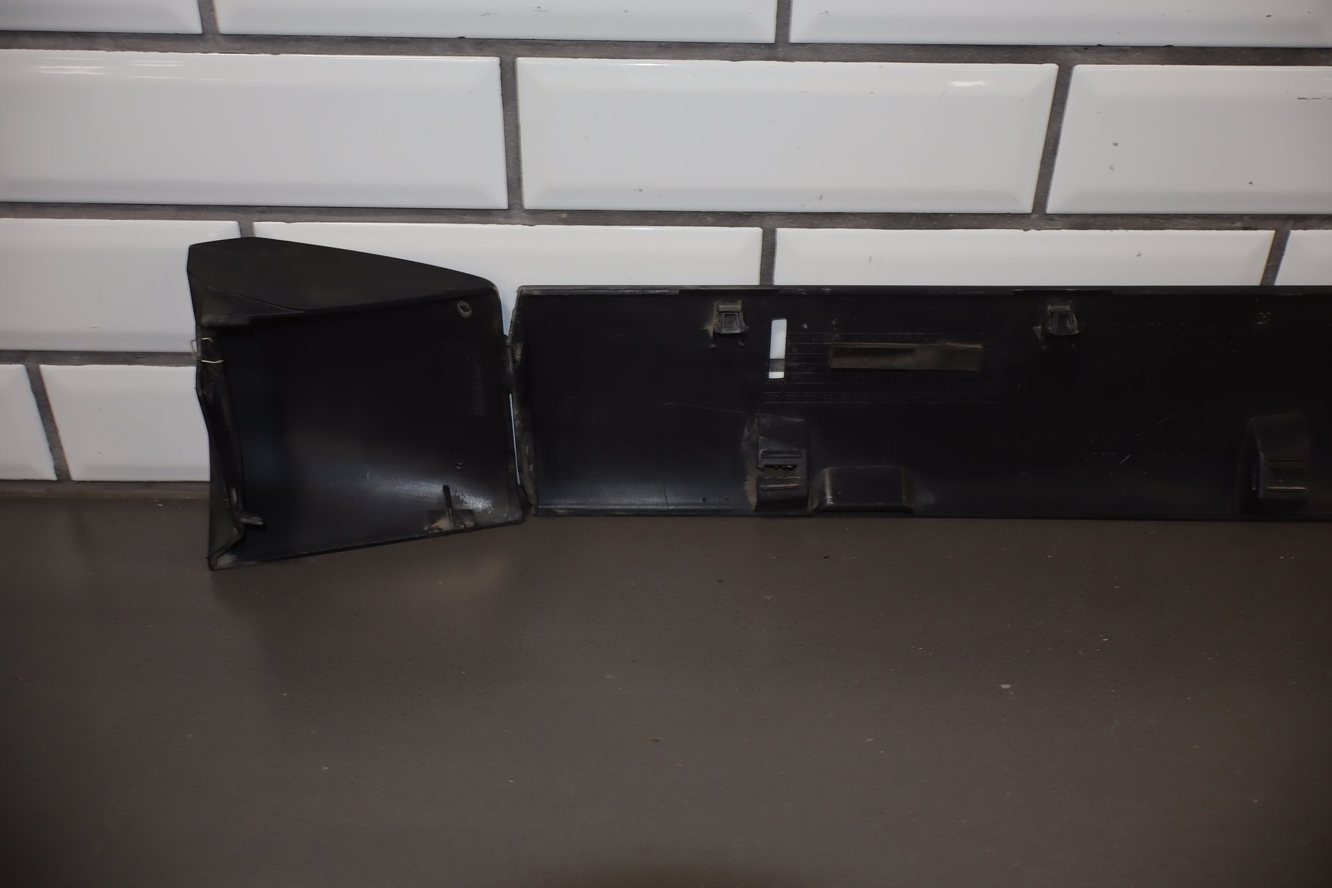2022-2023 Dodge Challenger R/T Scat Pack Left Rocker Molding 68320475AF
