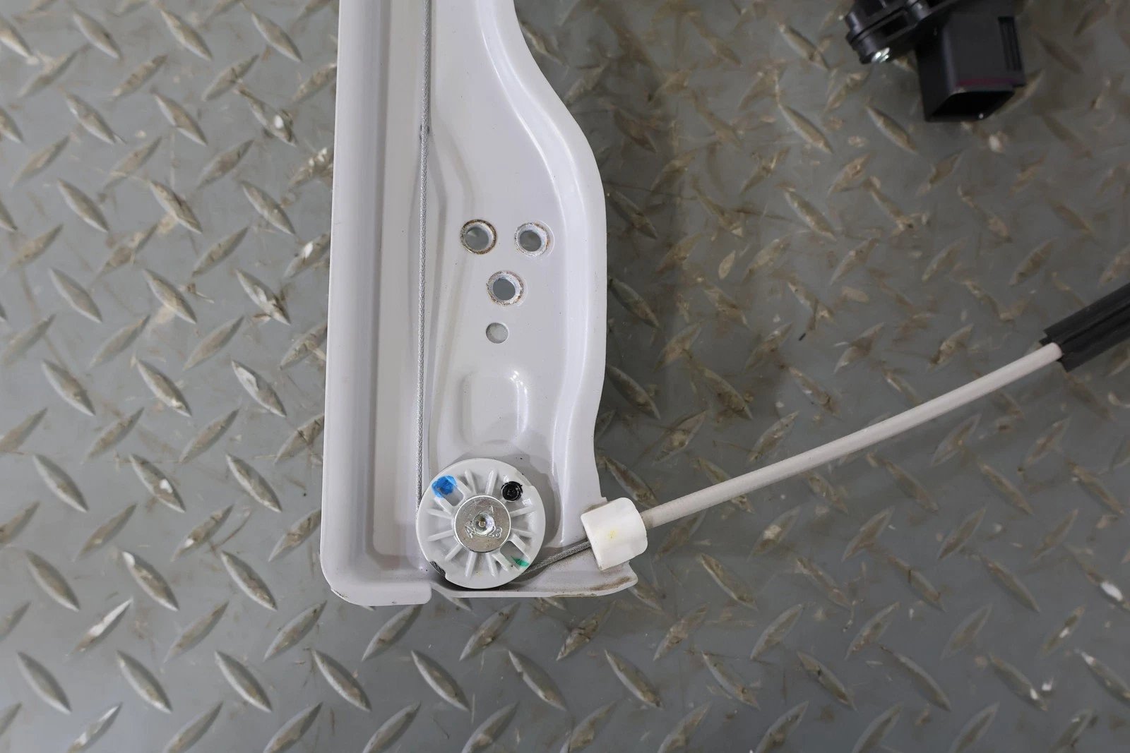 2022 Cadillac CT5- FRONT DOOR REGULATOR