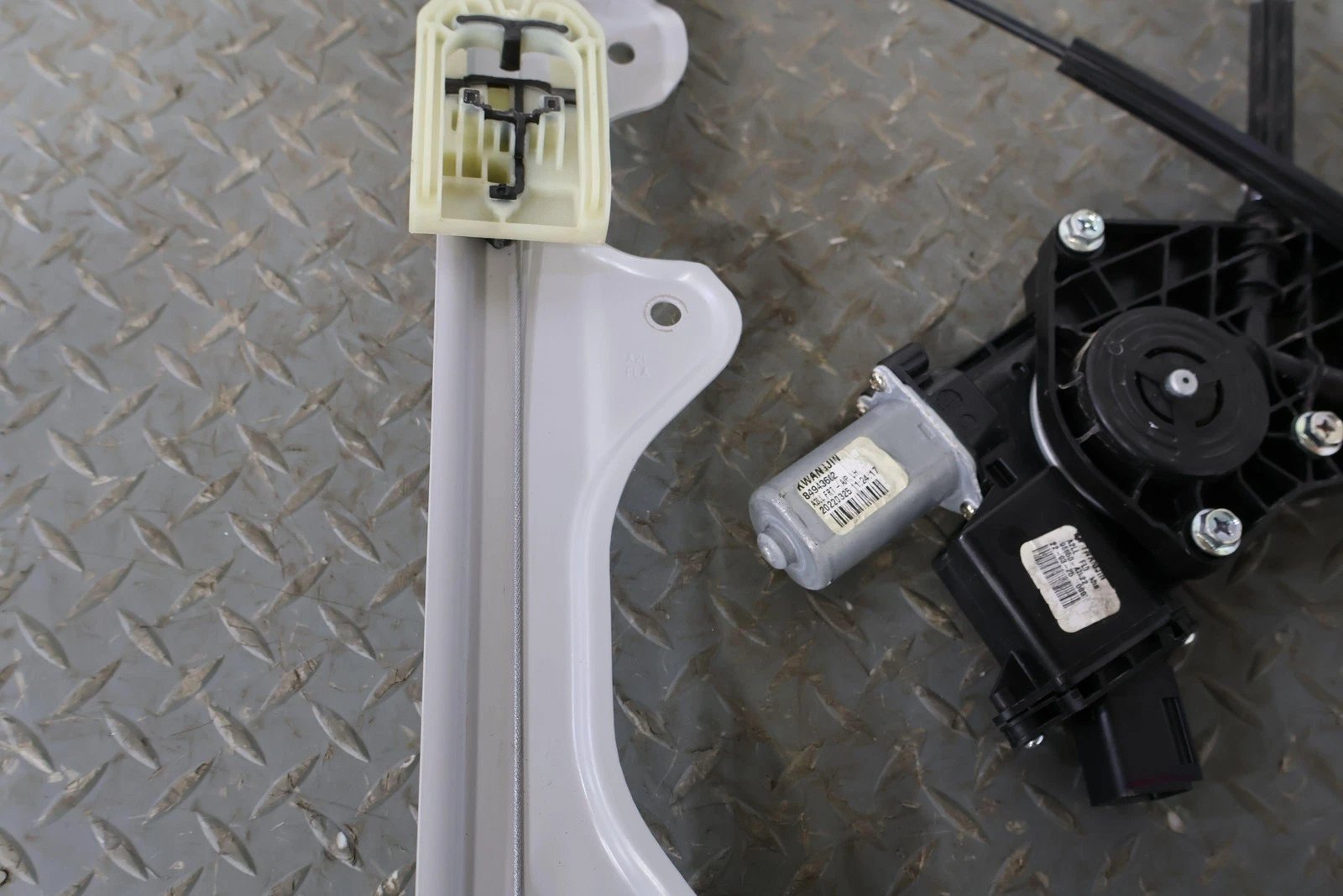 2022 Cadillac CT5- FRONT DOOR REGULATOR