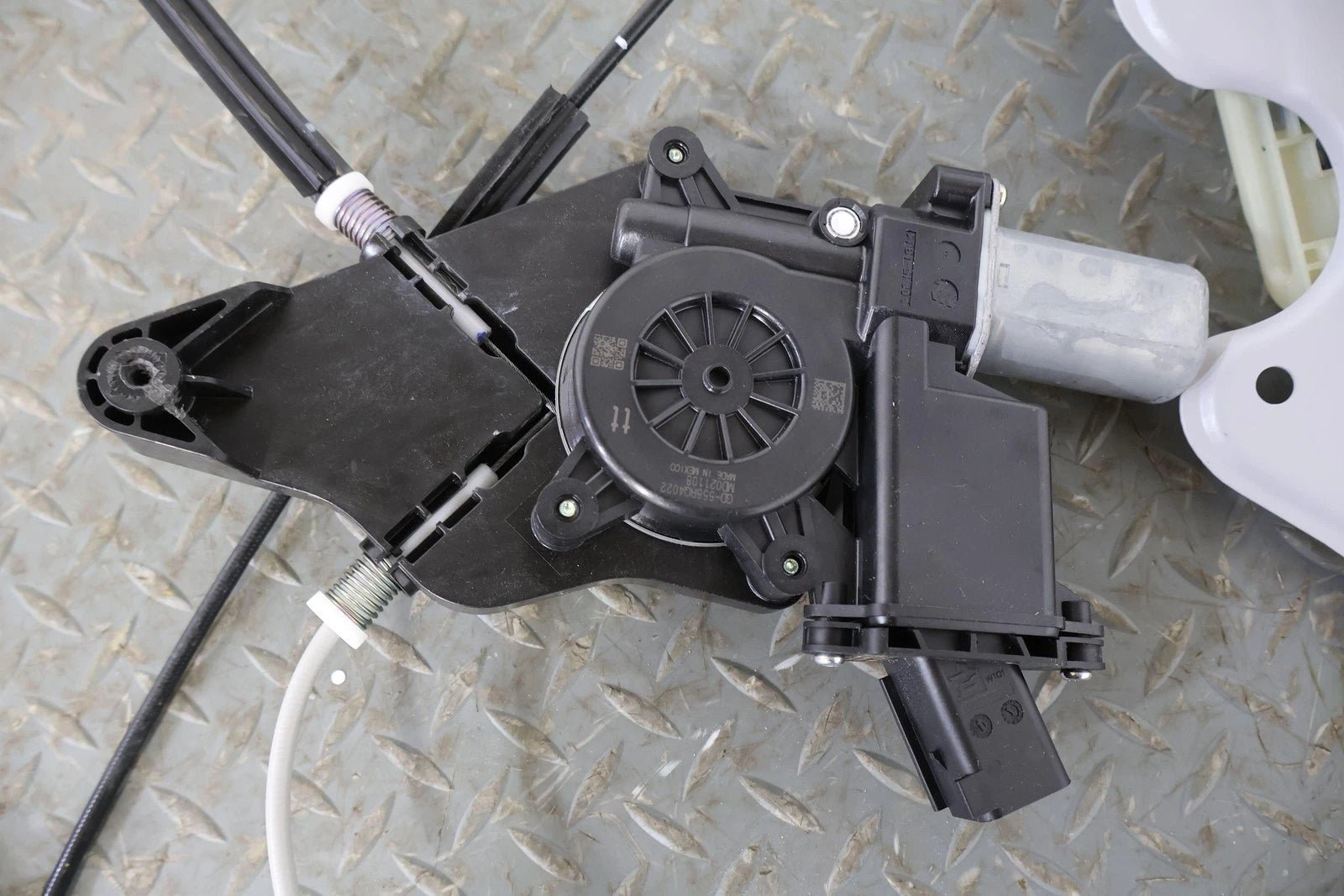 2022 Cadillac CT5- FRONT DOOR REGULATOR
