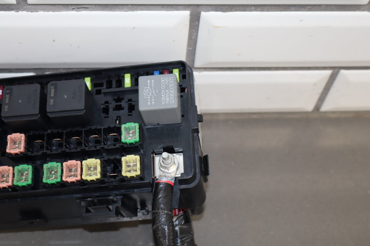 2022 Dodge Challenger R/T Scat Pack 6.4L Cabin Fuse Box