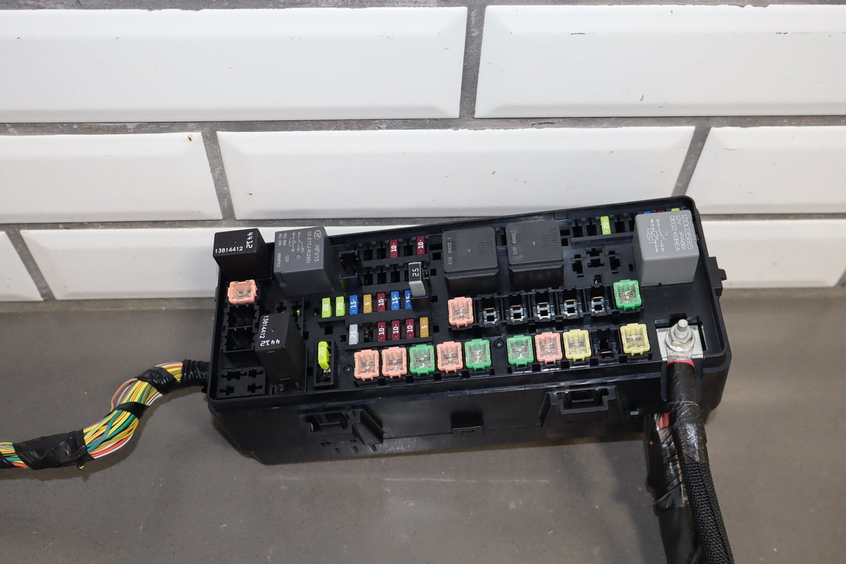2022 Dodge Challenger R/T Scat Pack 6.4L Cabin Fuse Box