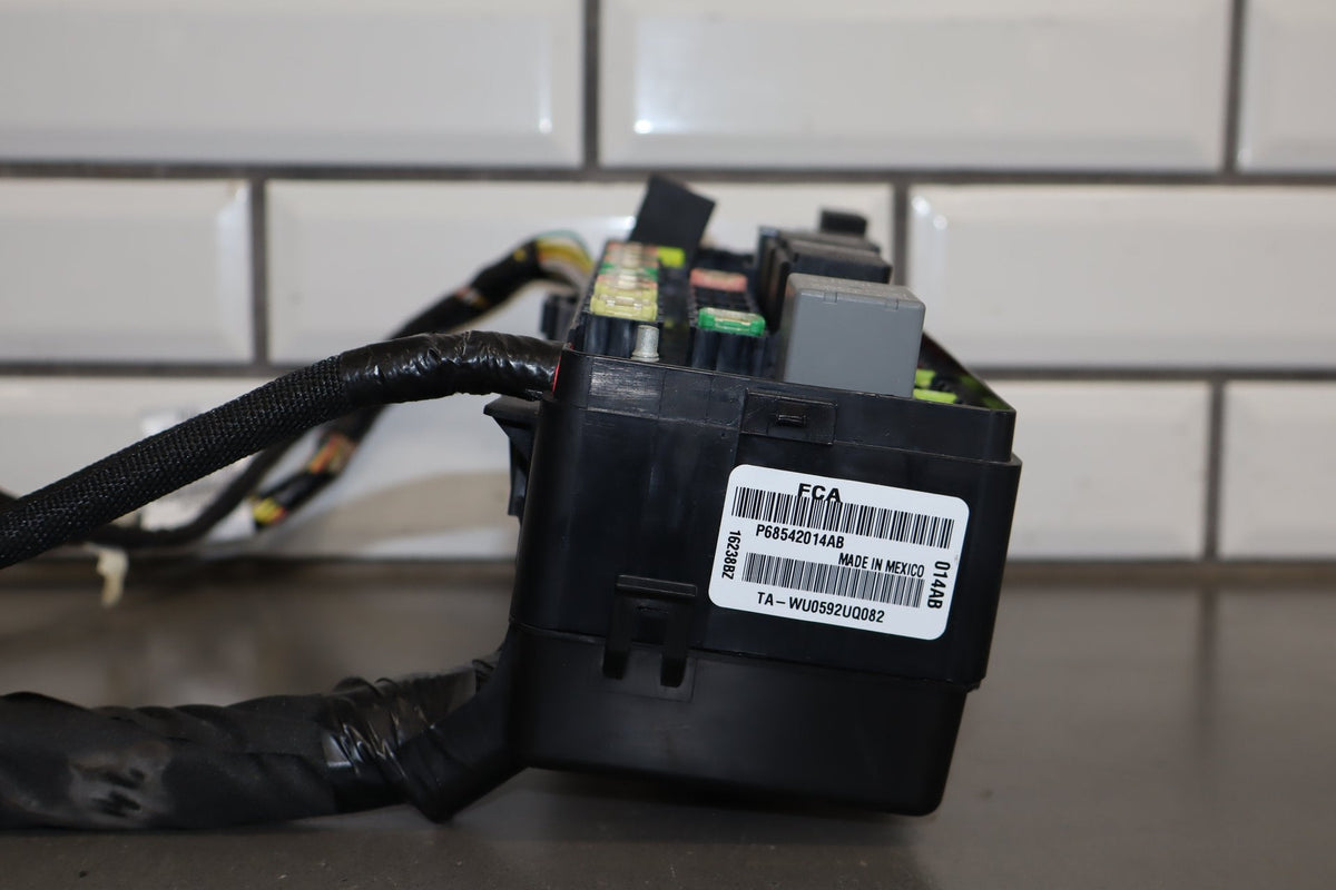 2022 Dodge Challenger R/T Scat Pack 6.4L Cabin Fuse Box