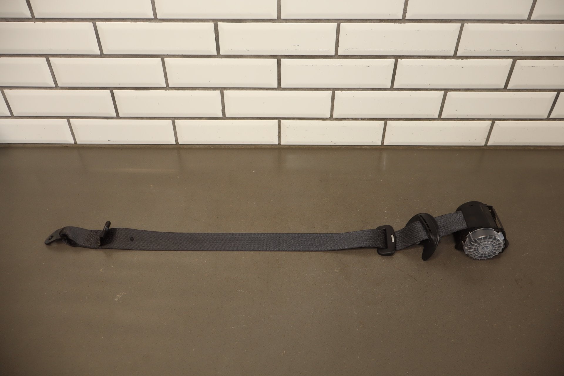 2022 Dodge Challenger R/T Scat Pack Left Rear Seat Belt Black X9