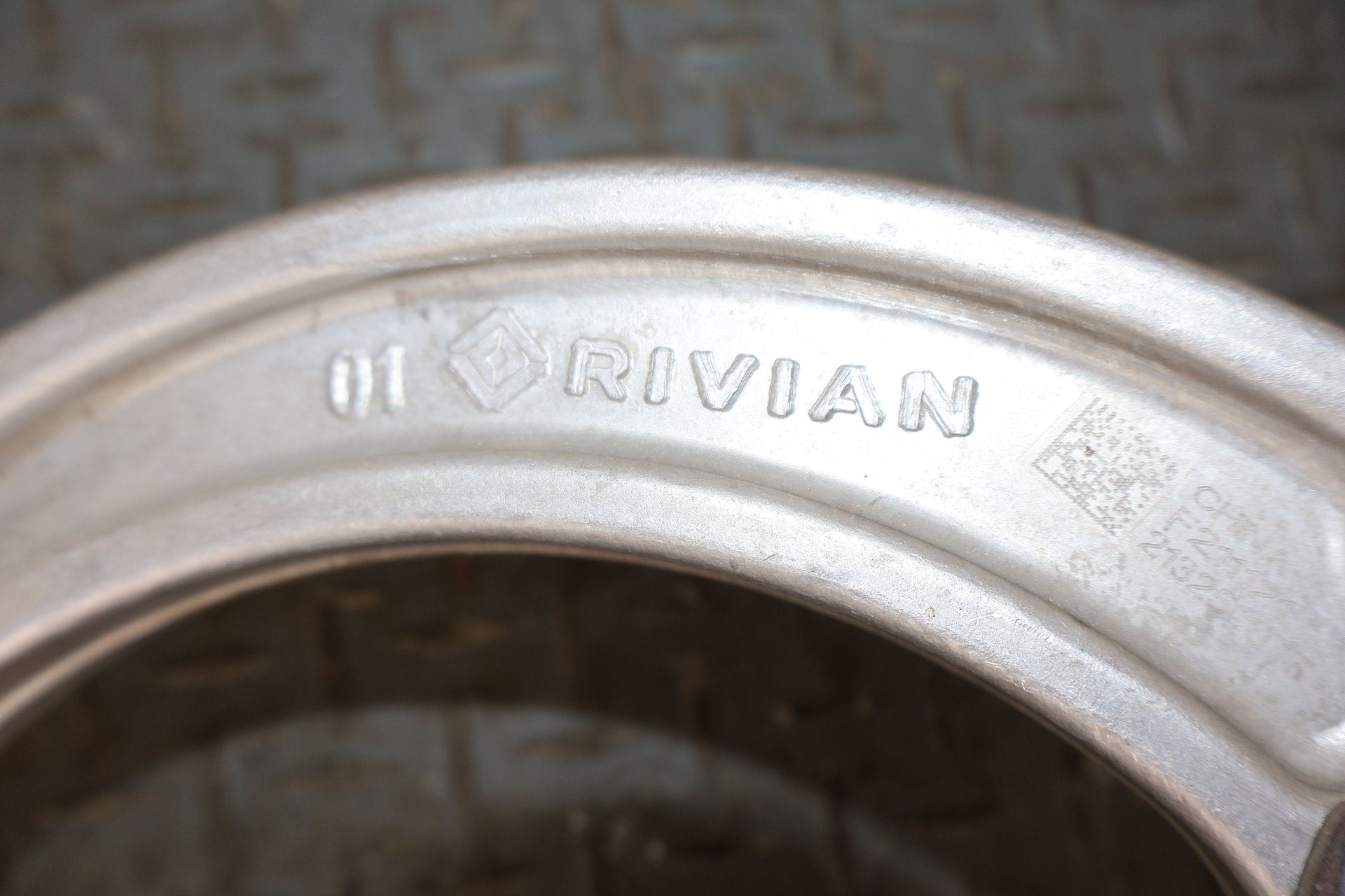 2022, Rivian, R1S