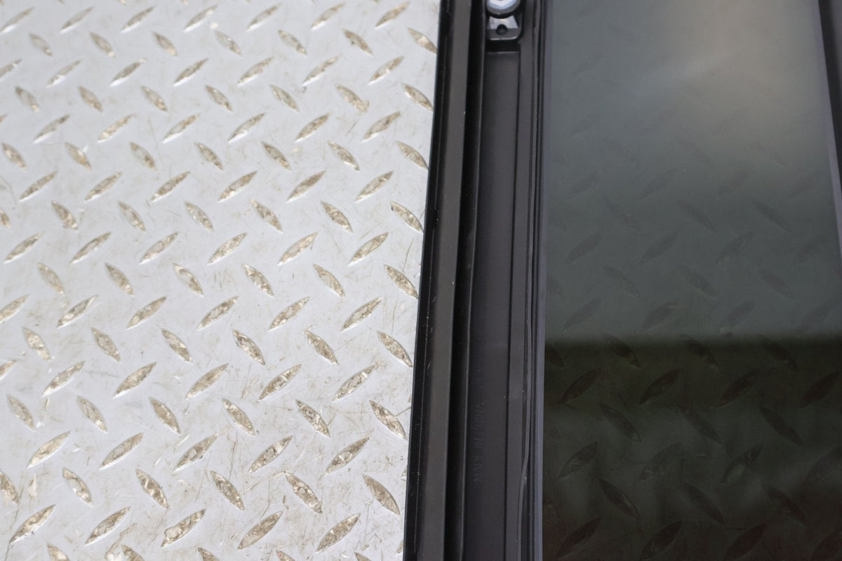 2022, Rivian, R1S
