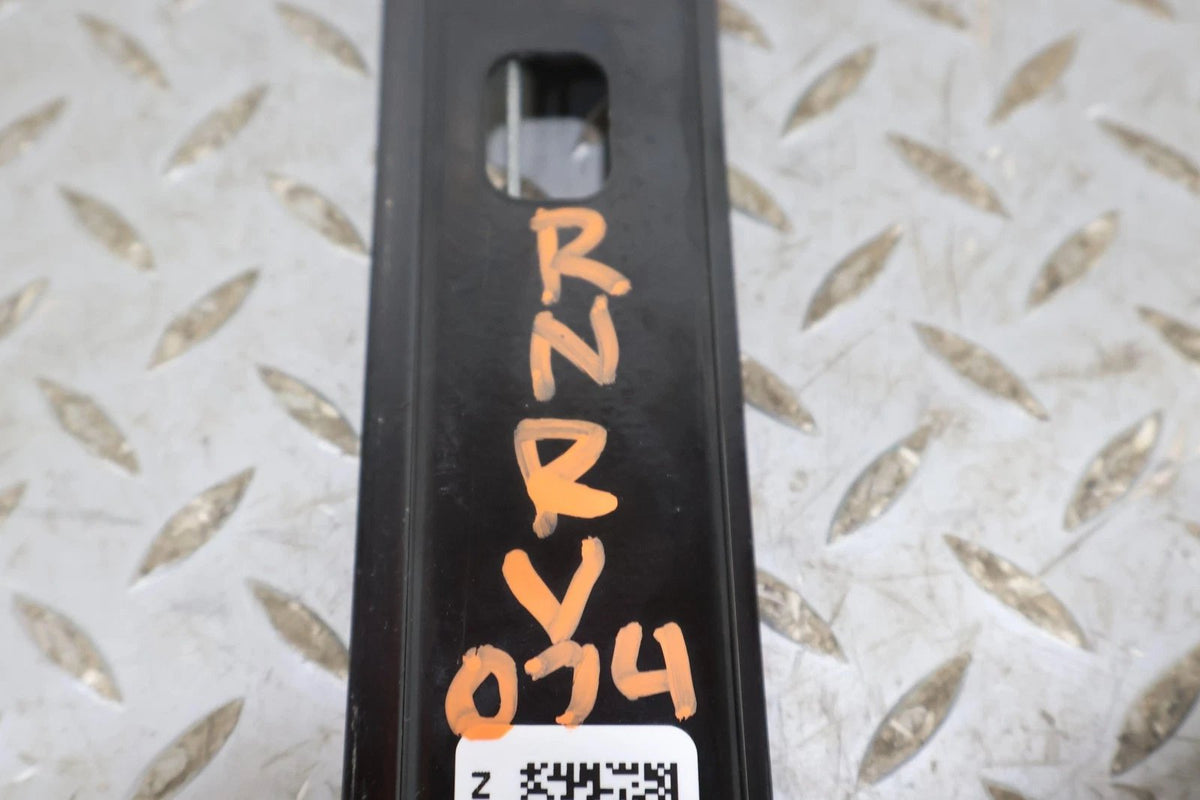 2022, Rivian, R1S