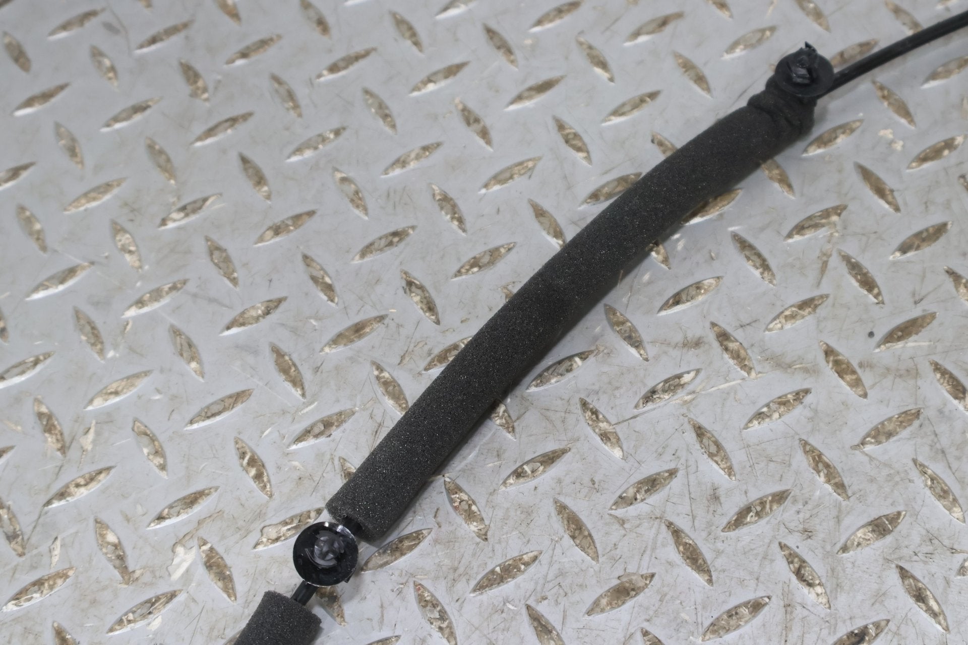 2022 Rivian R1S- Left Front Door Latch