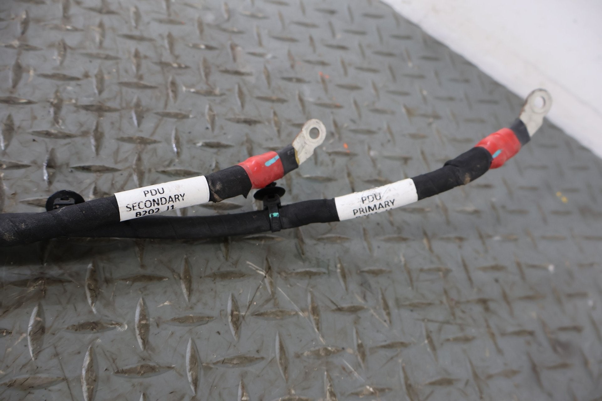 2022 Rivian R1S OEM 12V Wiring Harness ( 35559829 PT00000562G )