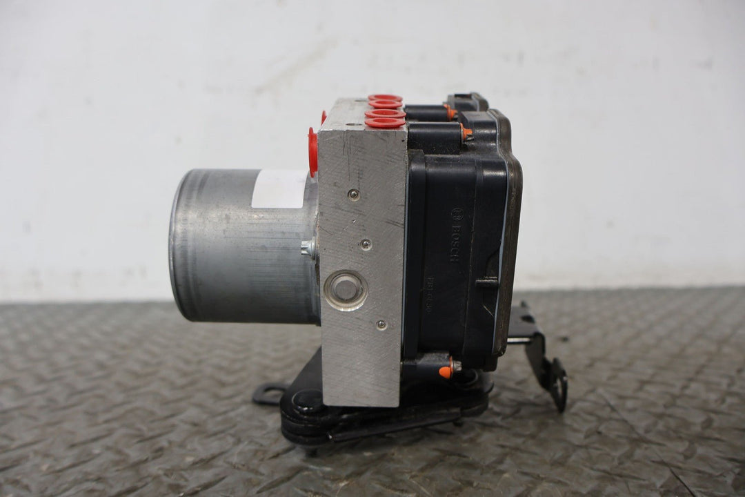 2022 Rivian R1S OEM ABS Anti - Lock Brake Pump W/ Module (9K Miles)