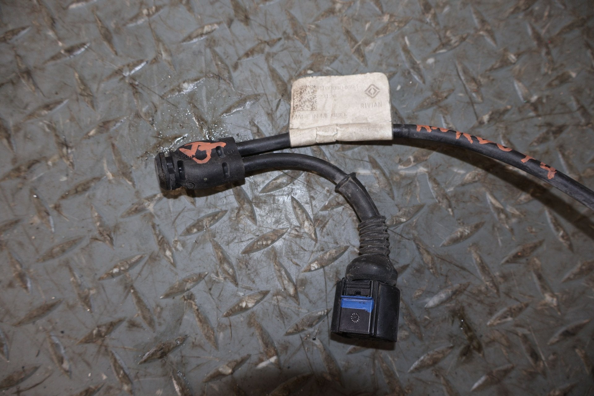 2022 Rivian R1S OEM Front Right RH Wheel Speed Sensor W/ Wiring Harness