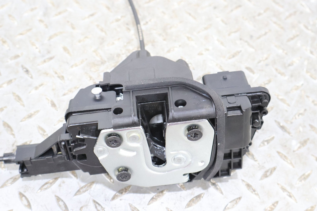 2022 Rivian R1S- Right Front Door Latch