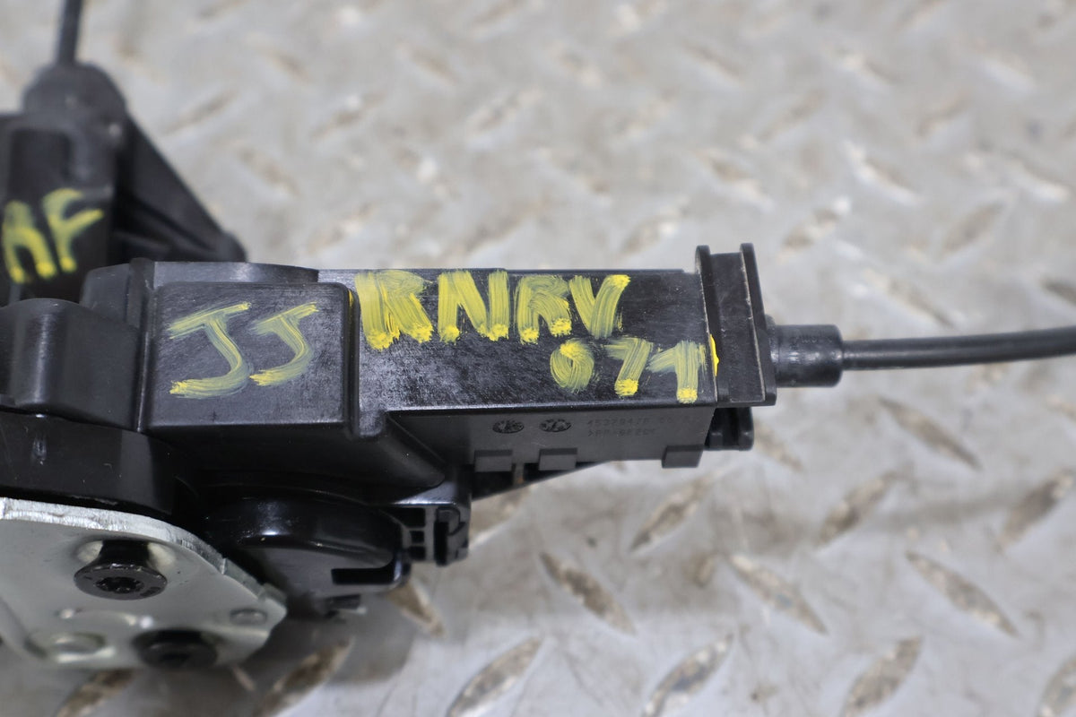 2022 Rivian R1S- Right Front Door Latch