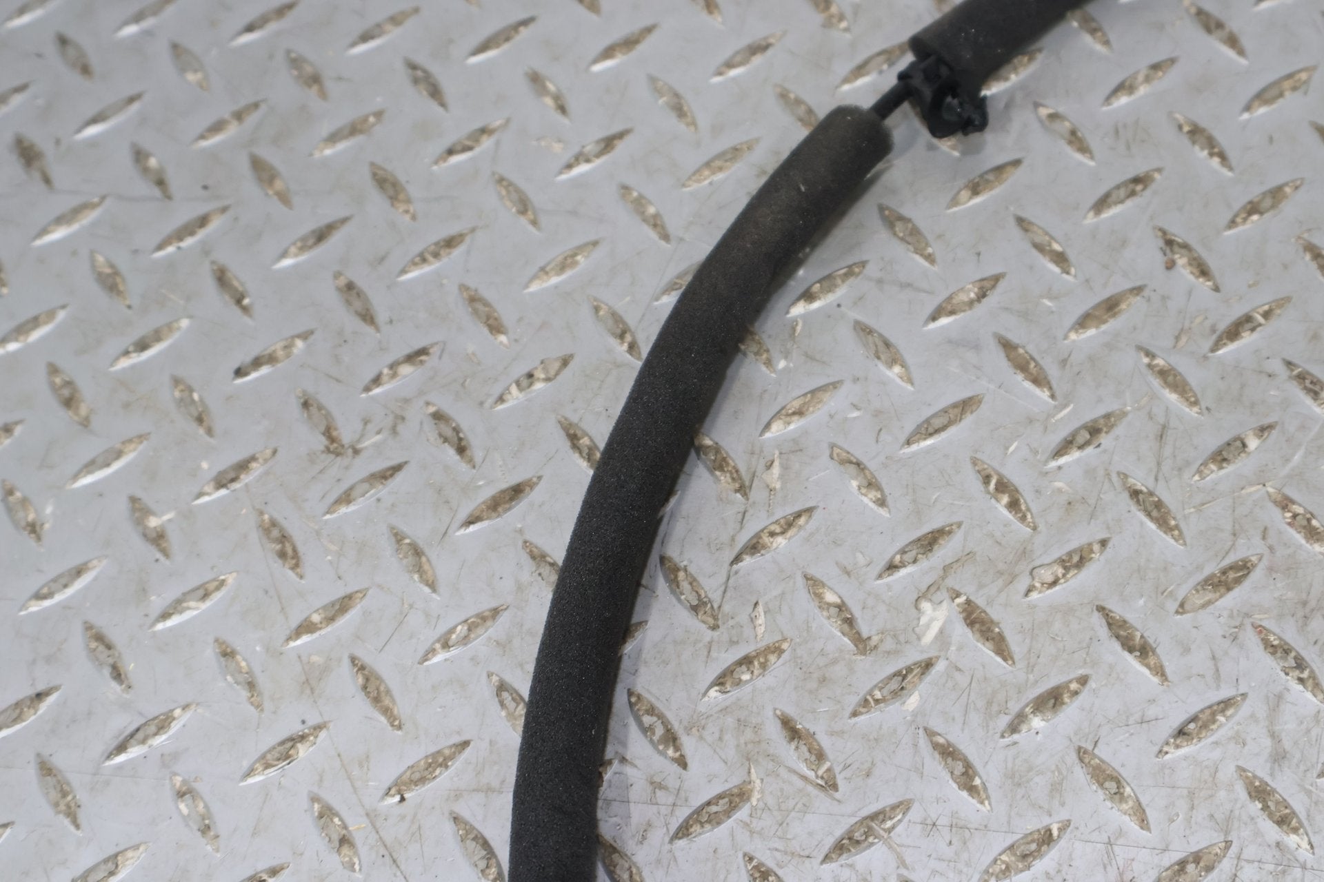 2022 Rivian R1S- Right Front Door Latch