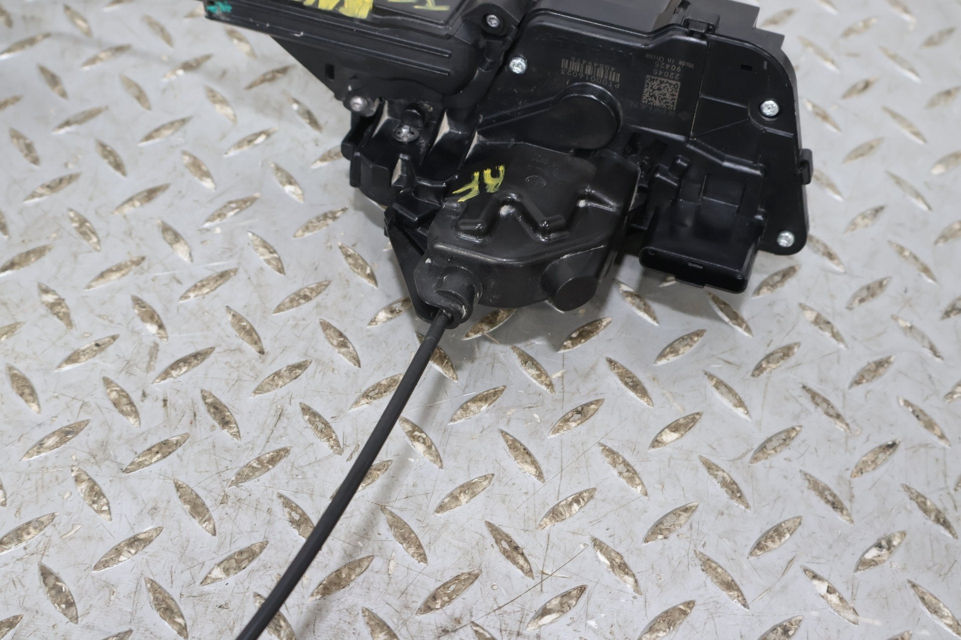 2022 Rivian R1S- Right Front Door Latch