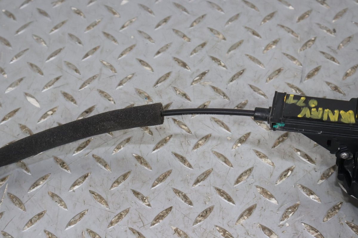 2022 Rivian R1S- Right Front Door Latch