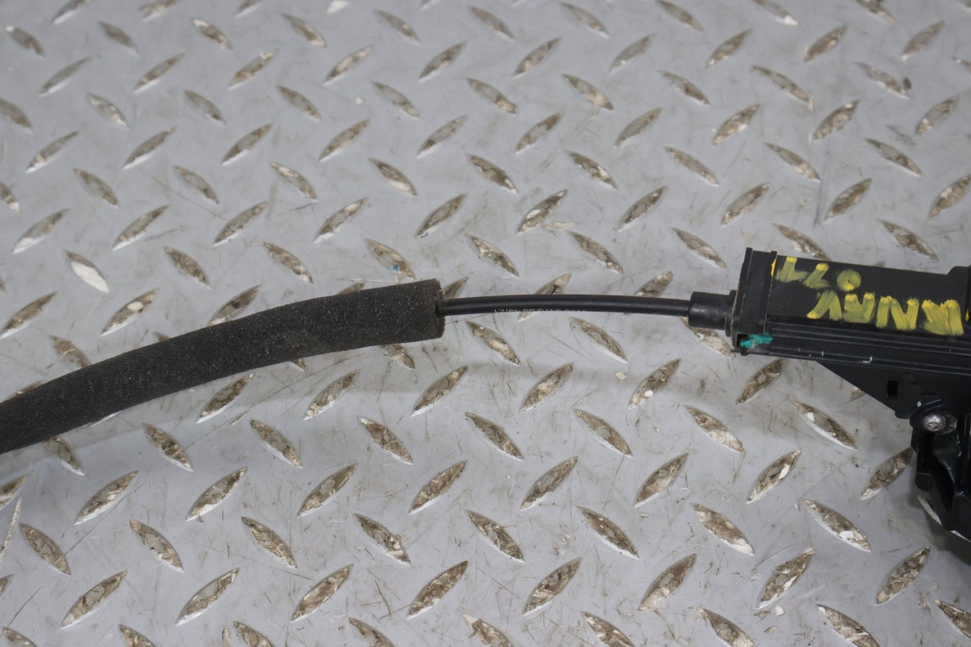2022 Rivian R1S- Right Front Door Latch
