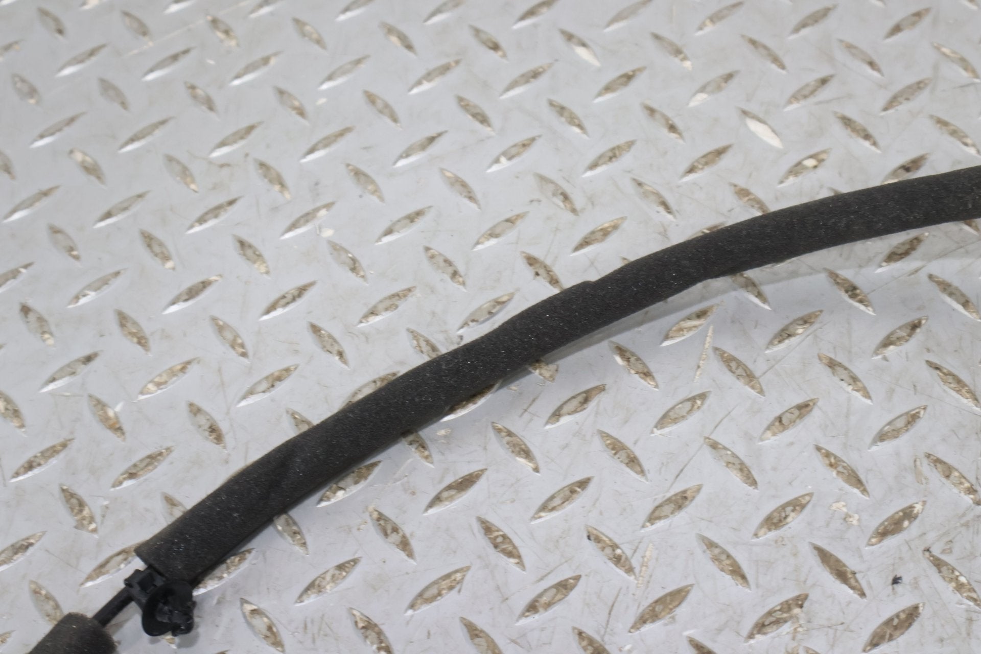 2022 Rivian R1S- Right Front Door Latch