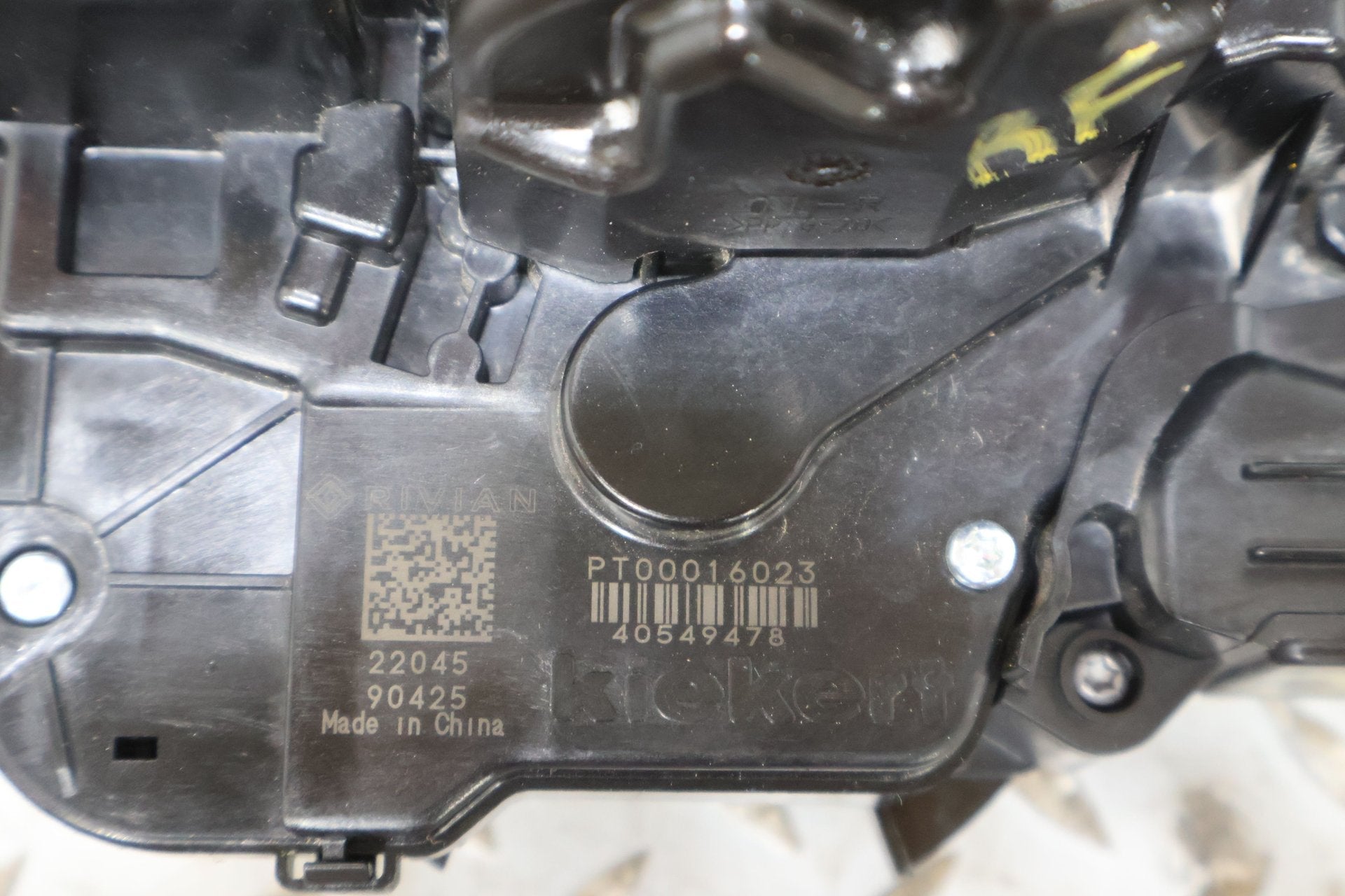 2022 Rivian R1S- Right Front Door Latch
