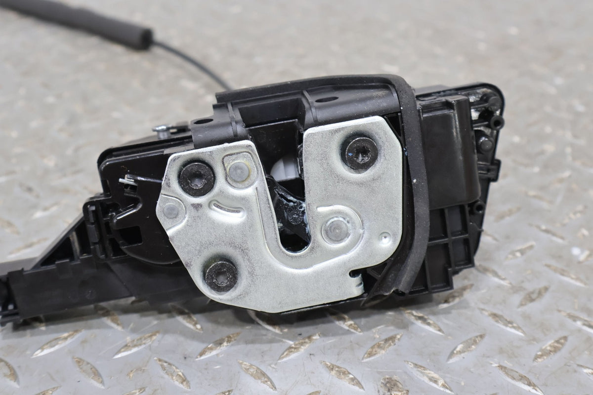 2022 Rivian R1S- Right Front Door Latch