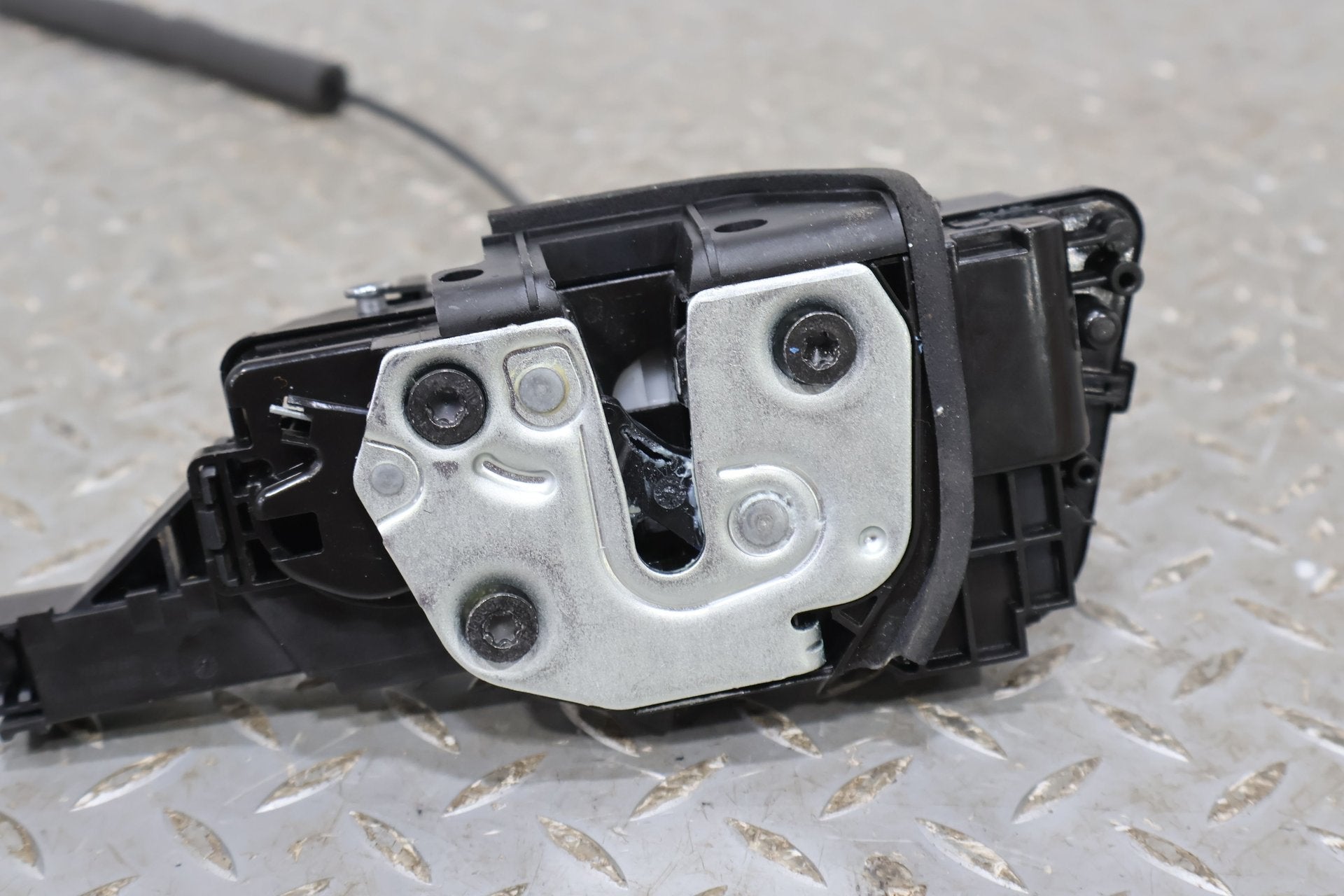 2022 Rivian R1S- Right Front Door Latch