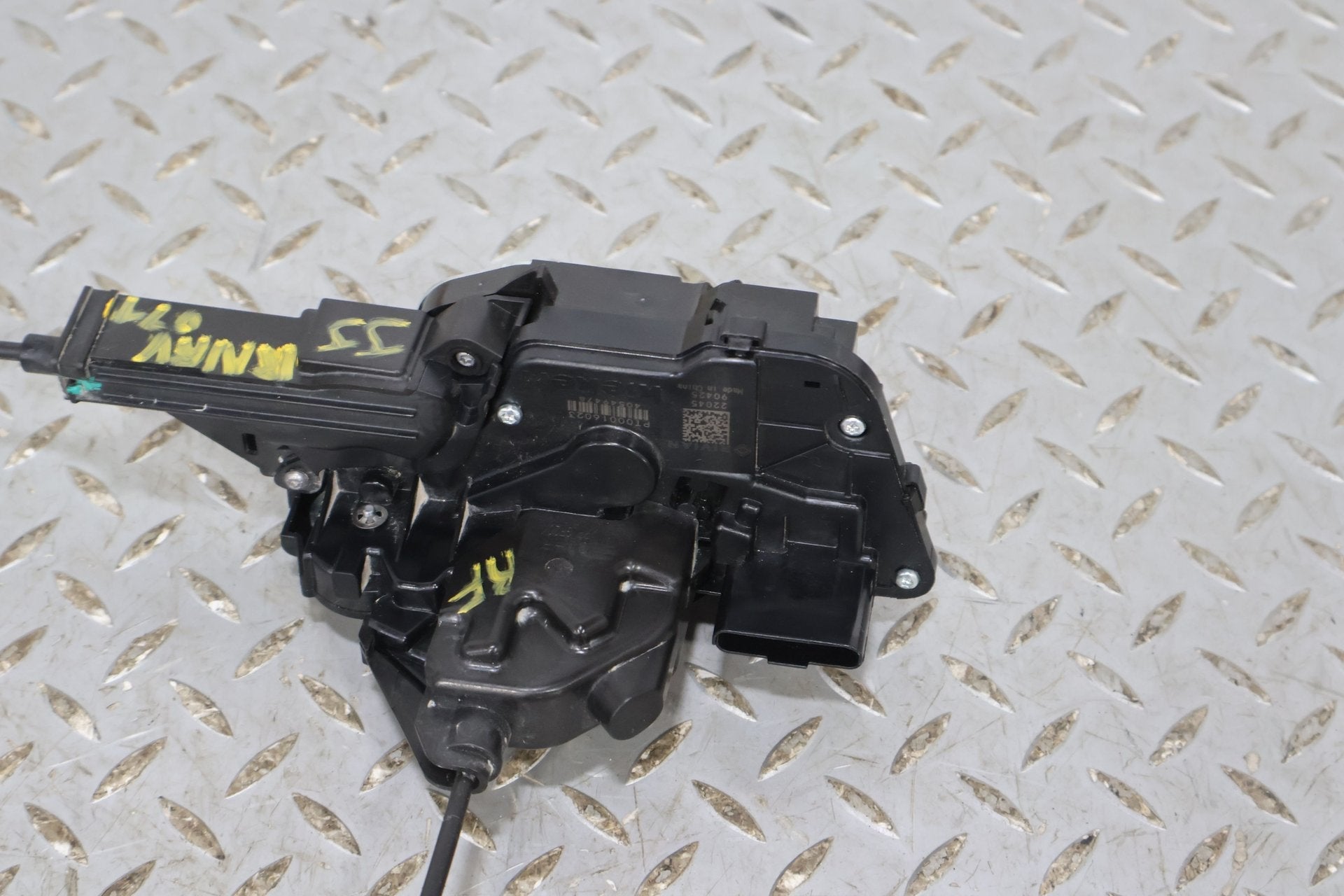 2022 Rivian R1S- Right Front Door Latch