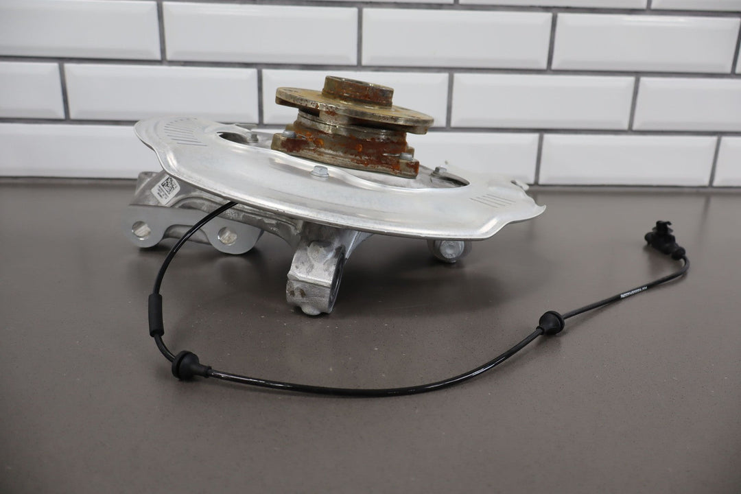 2023 Fisker Ocean One Front Right RH Spindle Knuckle W/ Hub (FM2920410087C)