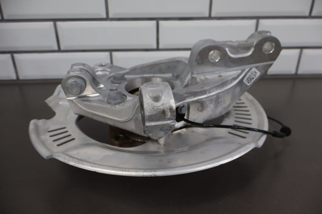 2023 Fisker Ocean One Front Right RH Spindle Knuckle W/ Hub (FM2920410087C)