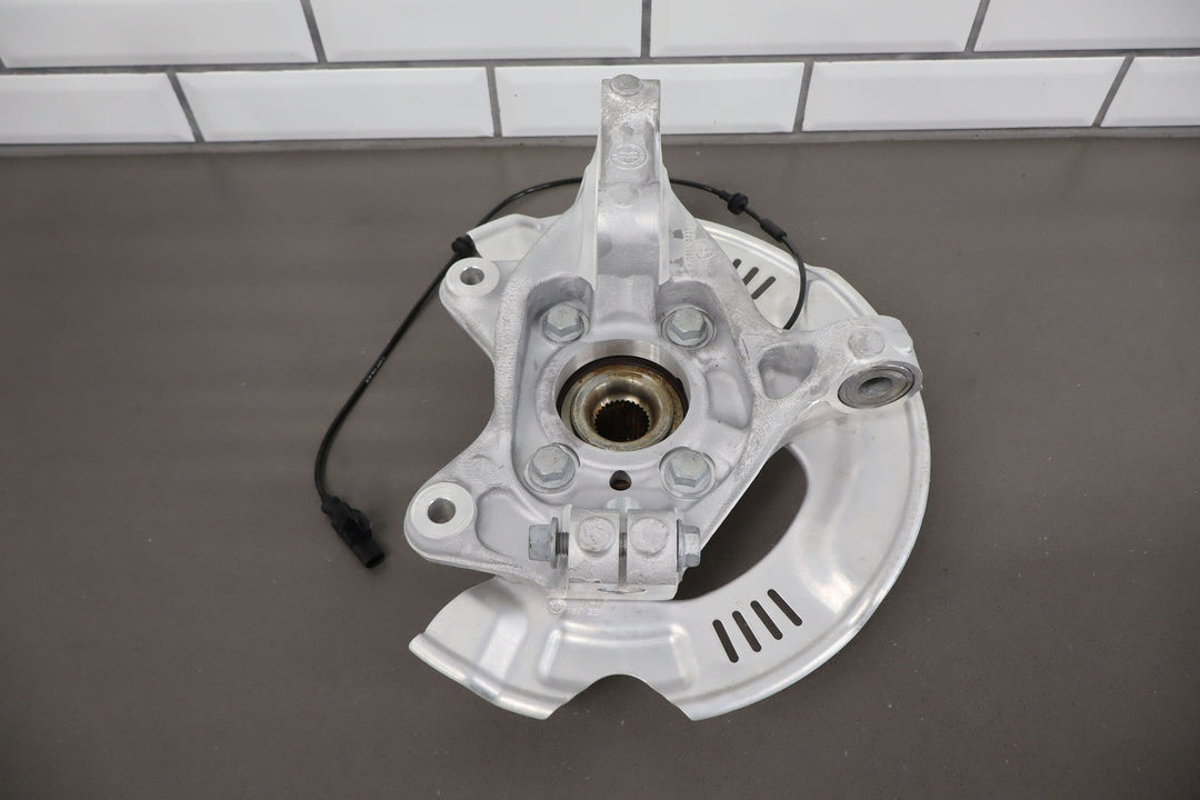 2023 Fisker Ocean One Front Right RH Spindle Knuckle W/ Hub (FM2920410087C)