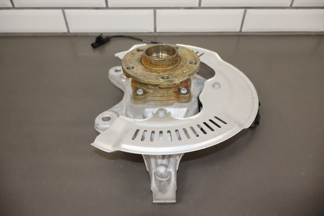 2023 Fisker Ocean One Front Right RH Spindle Knuckle W/ Hub (FM2920410087C)