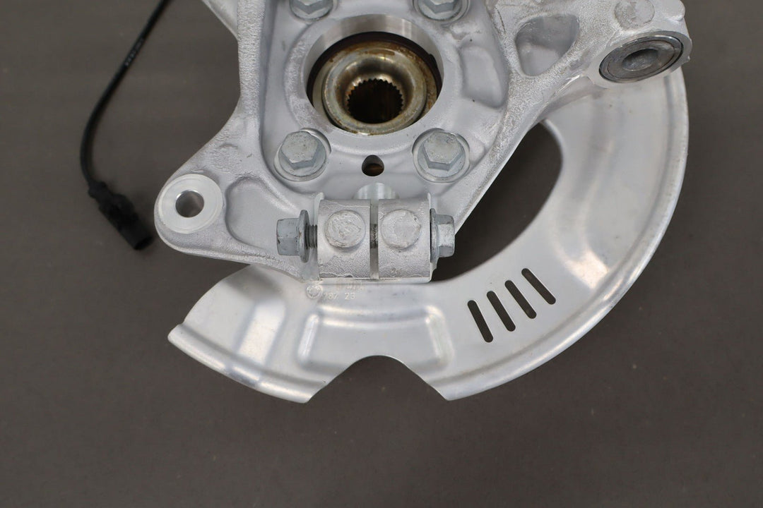2023 Fisker Ocean One Front Right RH Spindle Knuckle W/ Hub (FM2920410087C)