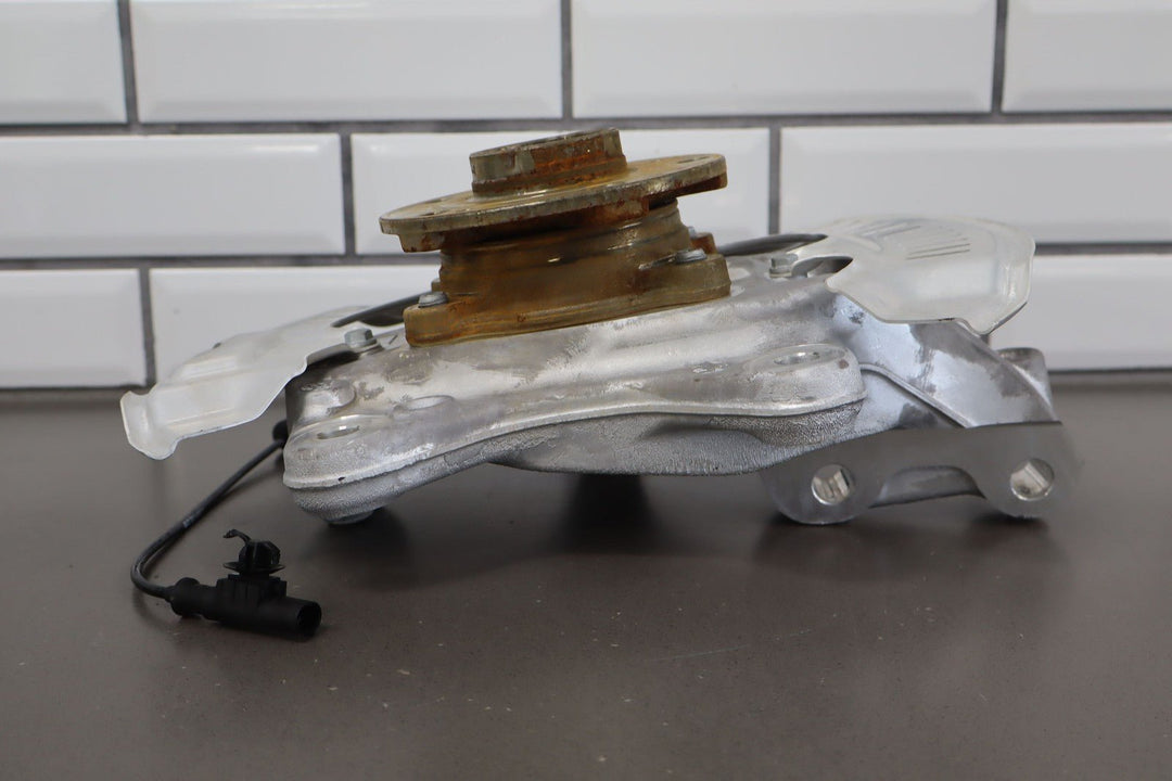 2023 Fisker Ocean One Front Right RH Spindle Knuckle W/ Hub (FM2920410087C)