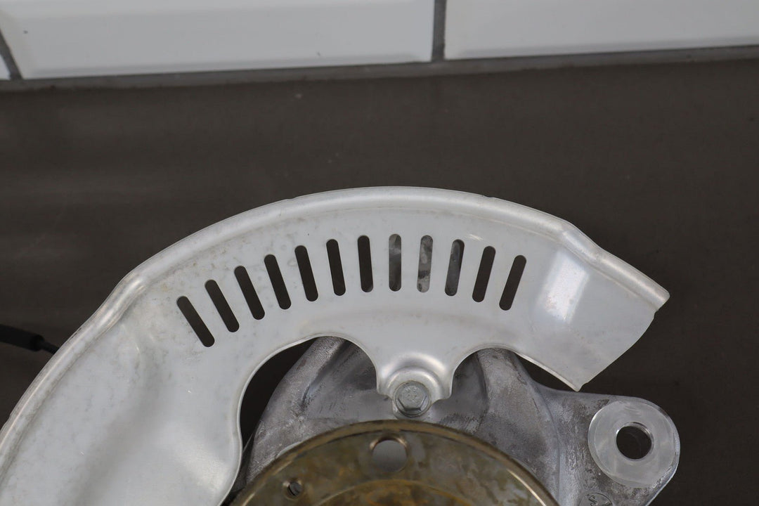 2023 Fisker Ocean One Front Right RH Spindle Knuckle W/ Hub (FM2920410087C)