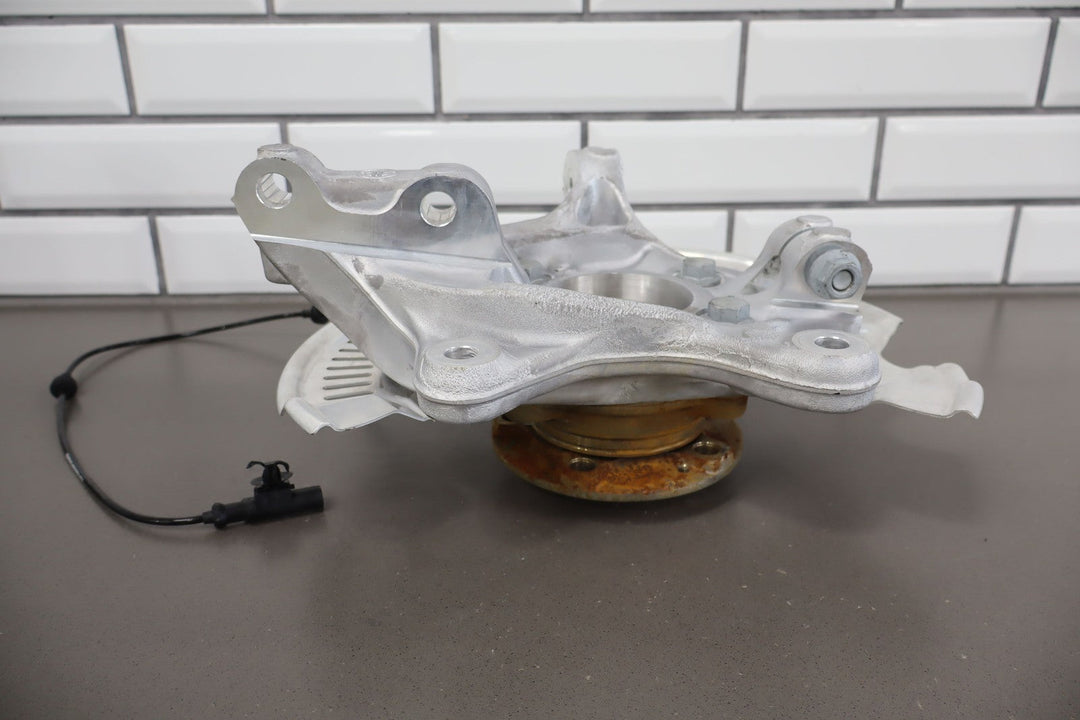 2023 Fisker Ocean One Front Right RH Spindle Knuckle W/ Hub (FM2920410087C)