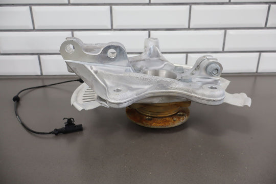 2023 Fisker Ocean One Front Right RH Spindle Knuckle W/ Hub (FM2920410087C)