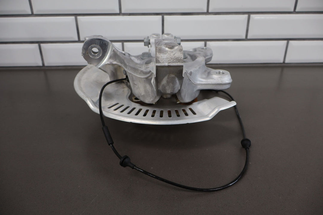 2023 Fisker Ocean One Front Right RH Spindle Knuckle W/ Hub (FM2920410087C)