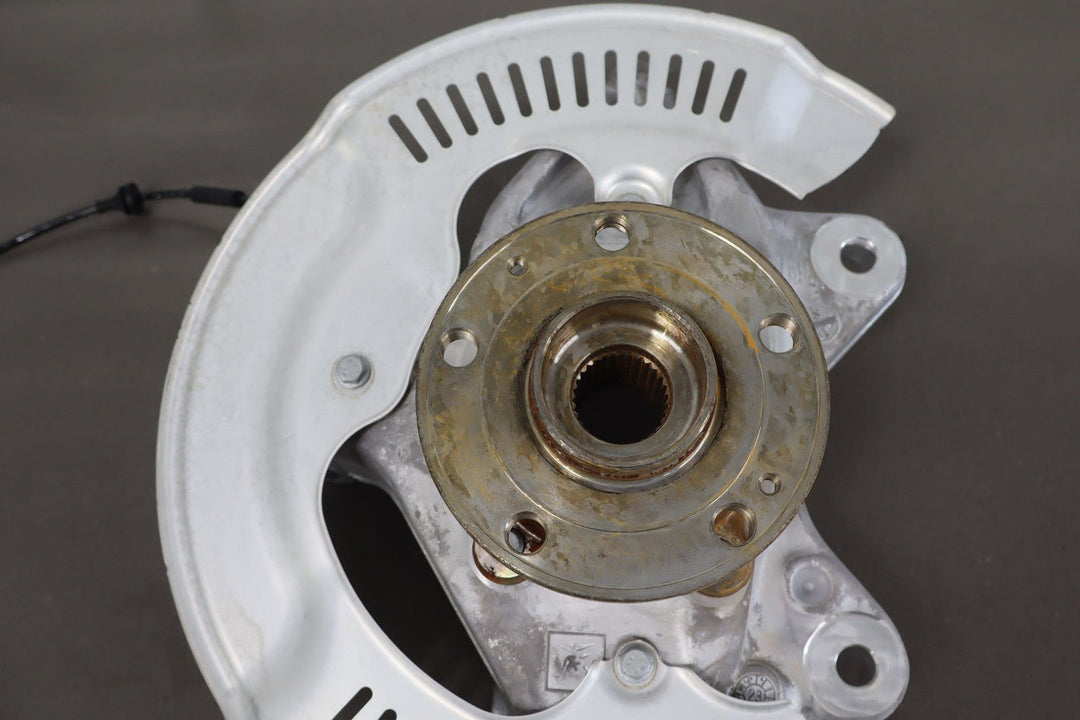 2023 Fisker Ocean One Front Right RH Spindle Knuckle W/ Hub (FM2920410087C)