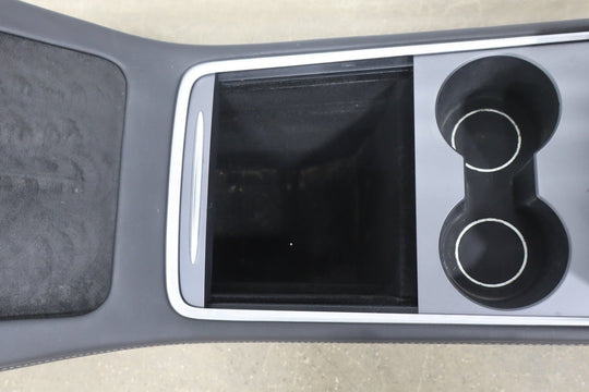 21 - 24 Model Y MY Front Center Console Armrest Cupholder Assy GEN2 1614943 - 70 - C
