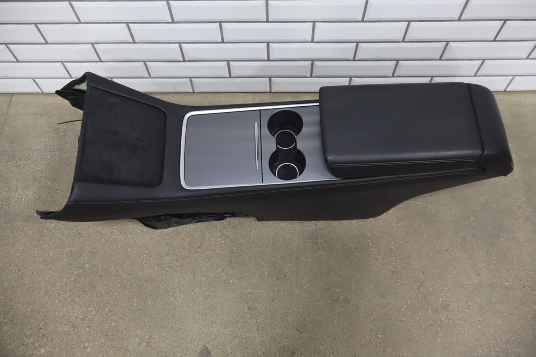 21 - 24 Model Y MY Front Center Console Armrest Cupholder Assy GEN2 1614943 - 70 - C