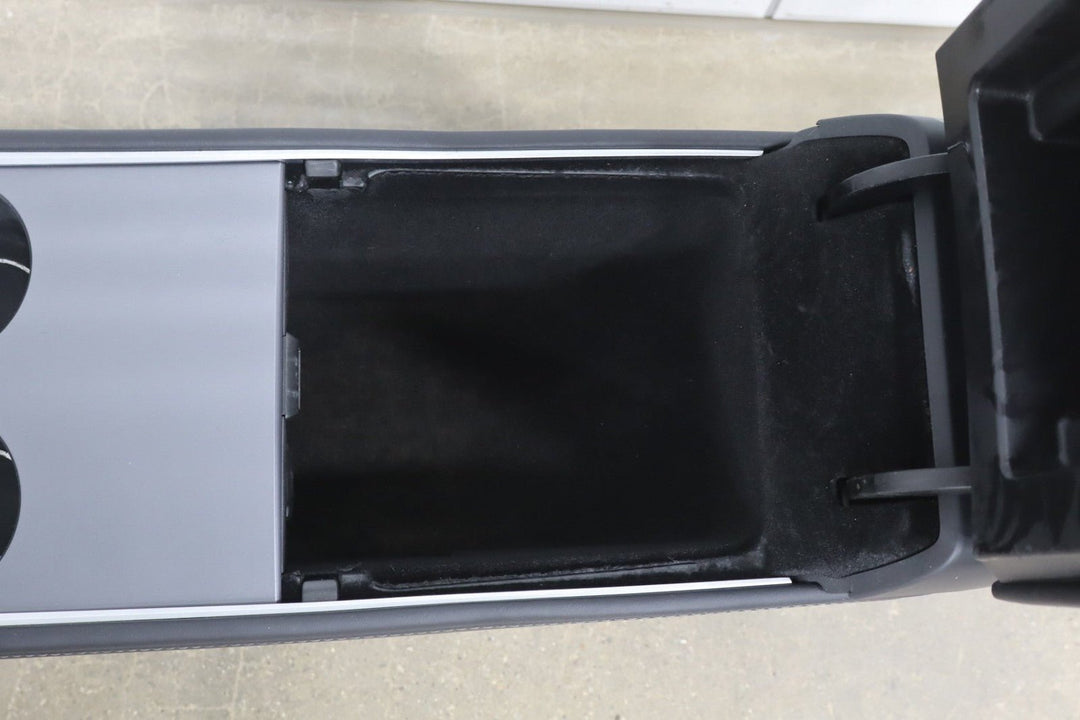 21 - 24 Model Y MY Front Center Console Armrest Cupholder Assy GEN2 1614943 - 70 - C