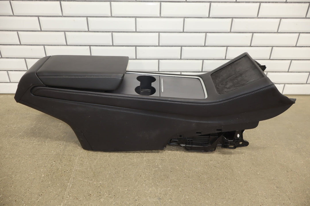 21 - 24 Model Y MY Front Center Console Armrest Cupholder Assy GEN2 1614943 - 70 - C