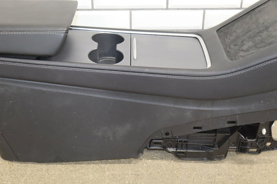 21 - 24 Model Y MY Front Center Console Armrest Cupholder Assy GEN2 1614943 - 70 - C