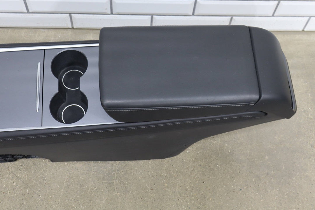 21 - 24 Model Y MY Front Center Console Armrest Cupholder Assy GEN2 1614943 - 70 - C