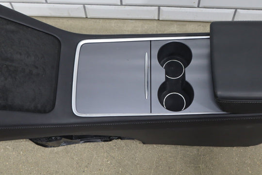 21 - 24 Model Y MY Front Center Console Armrest Cupholder Assy GEN2 1614943 - 70 - C