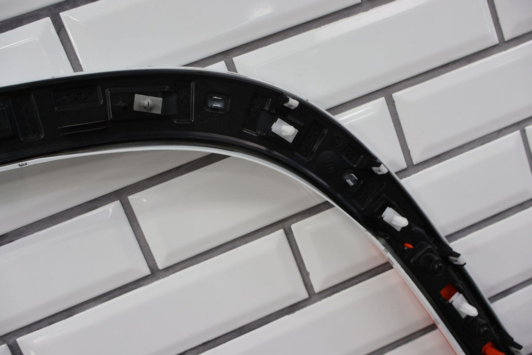 22 - 23 Jeep Grand Wagoneer Front Left Fender Moulding W/Marker Bright White PW7