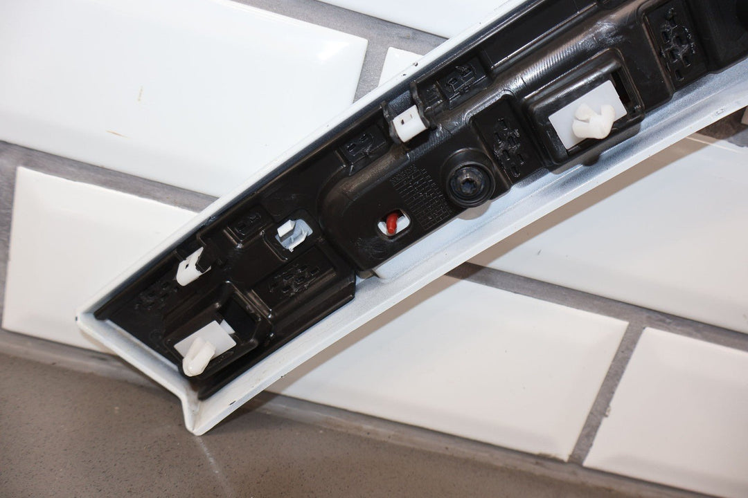 22 - 23 Jeep Grand Wagoneer Rear Left Quarter Moulding W/Marker Bright White PW7