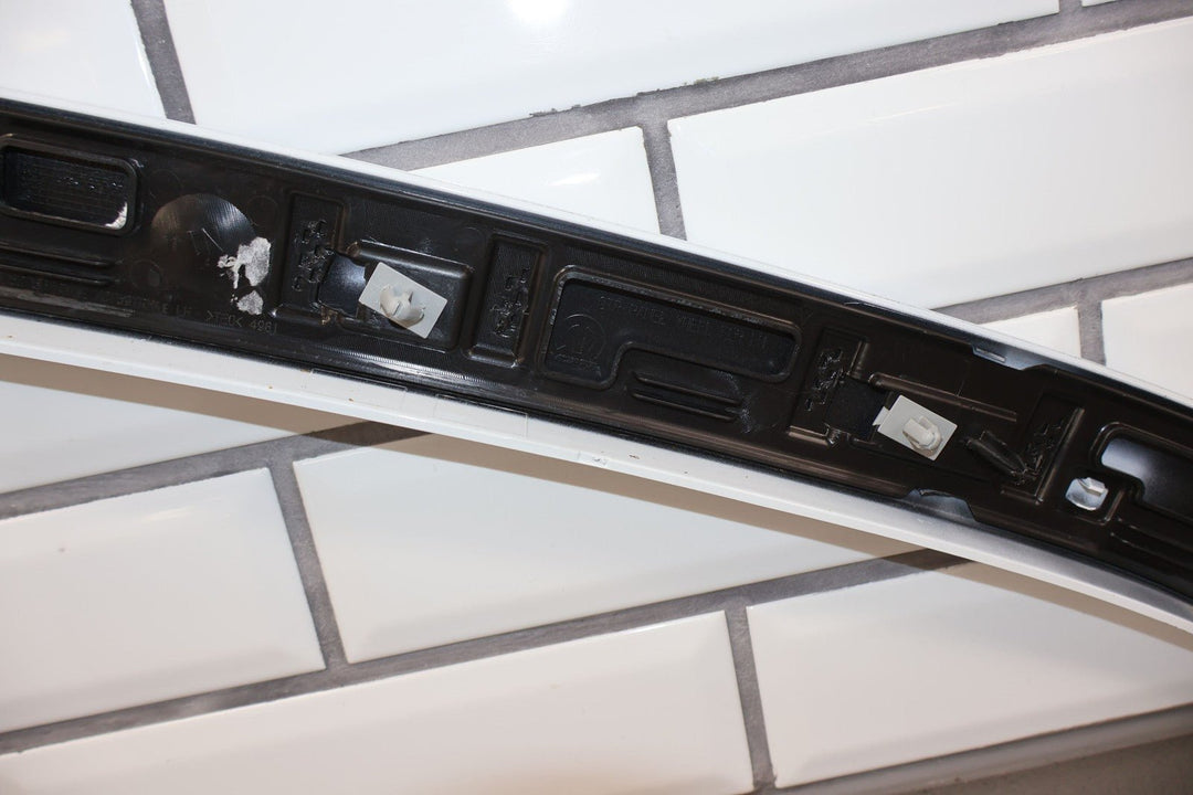 22 - 23 Jeep Grand Wagoneer Rear Left Quarter Moulding W/Marker Bright White PW7