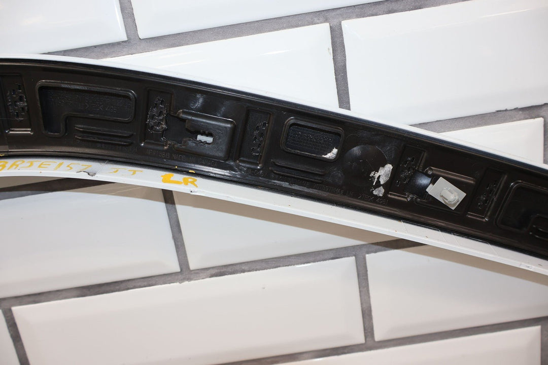 22 - 23 Jeep Grand Wagoneer Rear Left Quarter Moulding W/Marker Bright White PW7